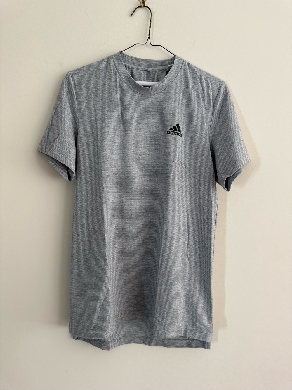 Adidas Men's Light Gray Athletic Short-Sleeve Tee. Size S. Excellent Condition.